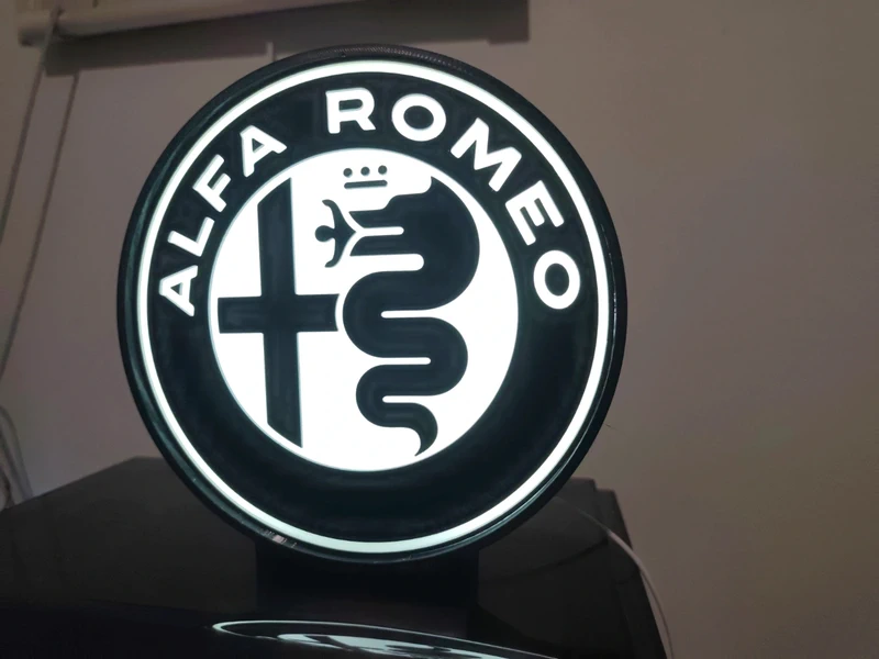 Alfa Romeo preto e branco — imagem 9